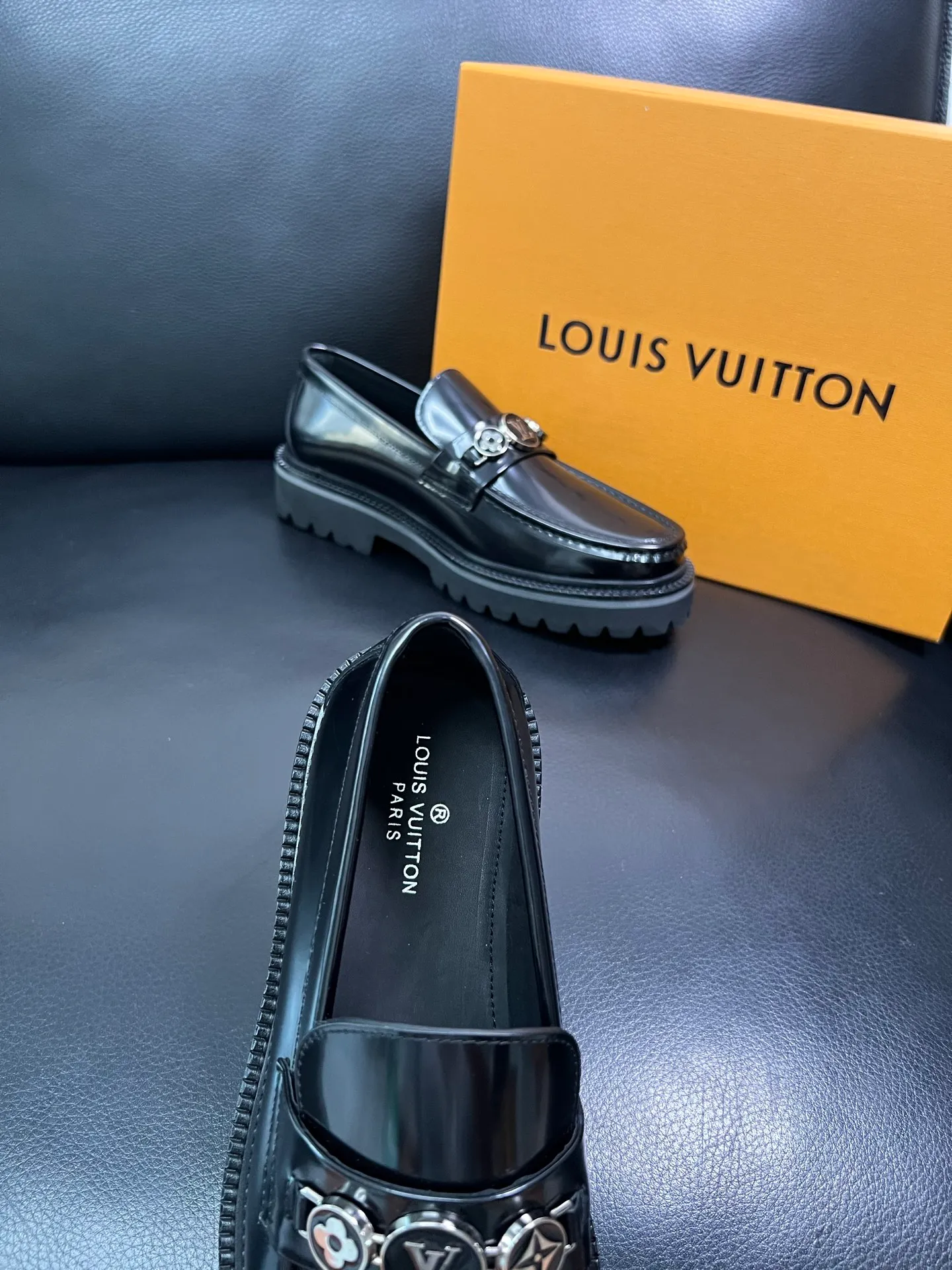 Men's shoes 💰780 Lv top purchasing Louis Vuitton leather shoes counter synchronization, uppers imported from Italy, imported water-dyed cowhide lining, soles: original soles specially provided by the original factory, original factory follow-up goods, high quality, welcome to compare, code number 38-44 (customized 45) 85842